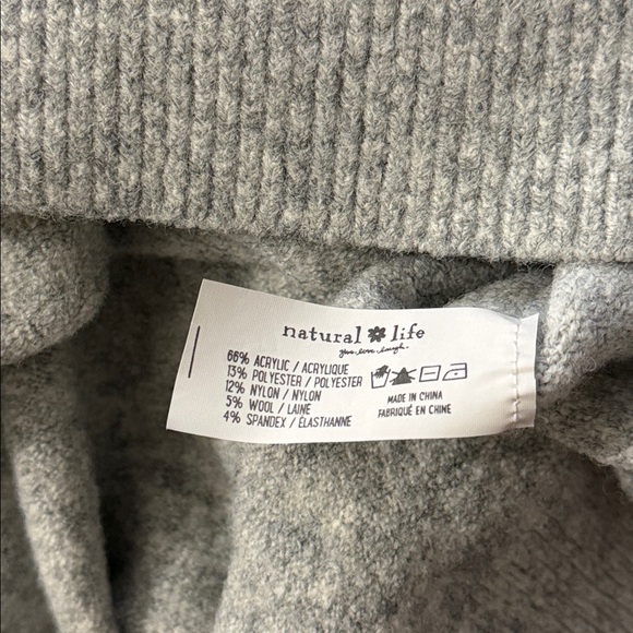 Natural Life Size Medium Ash Flower Boxy Intarsia Sweater Everyone’s Favorite - Picture 6 of 13